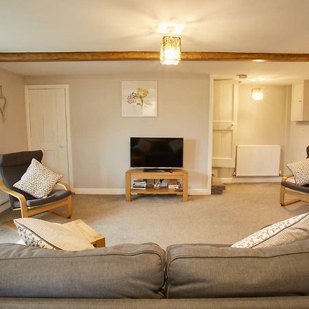 Host & Stay - Cosy Cottage Emley ภายนอก รูปภาพ